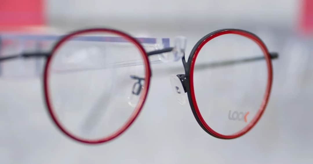 Jak w prosty sposób pomalować metalowe oprawki okularów - praktyczny poradnik