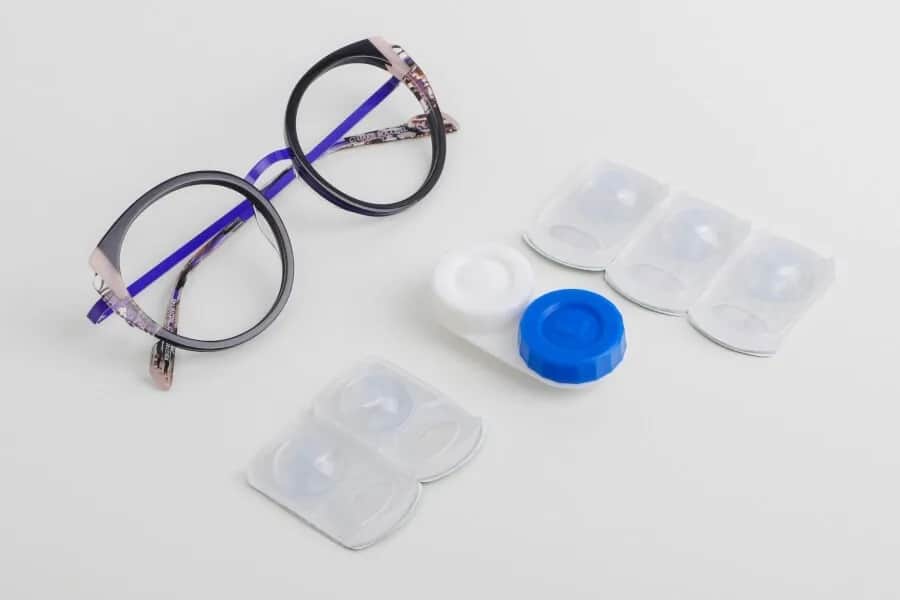 Niebieskie oprawki idealnie dopasowane do Twojej urody - poradnik eksperta