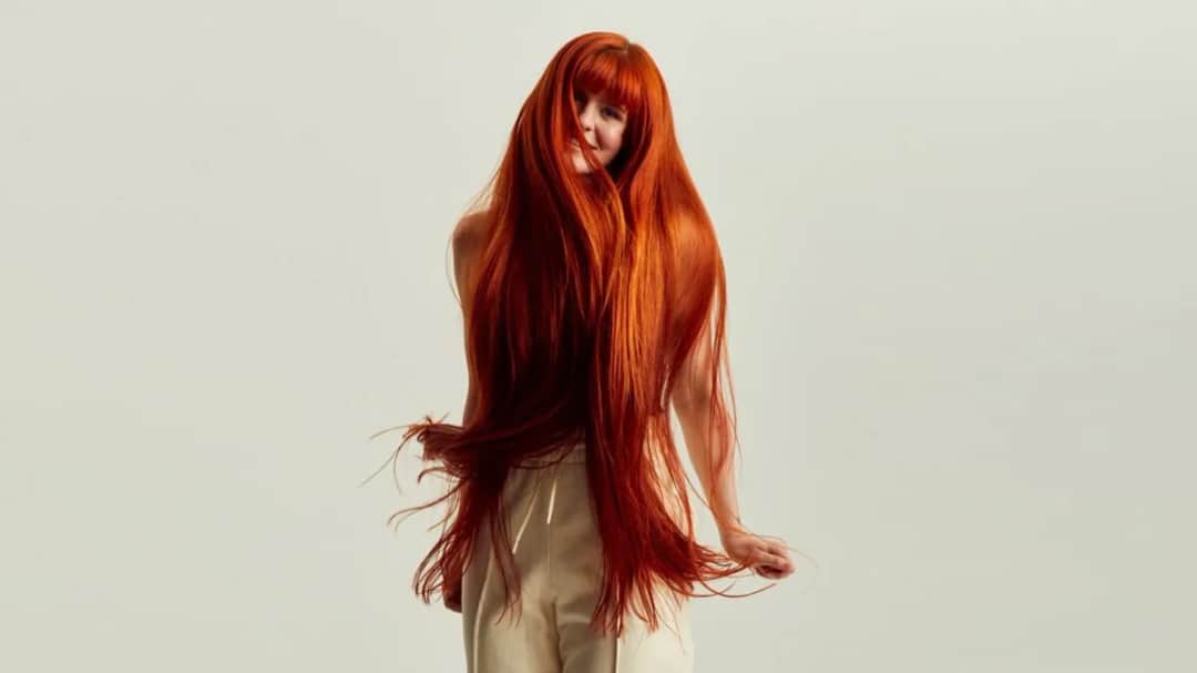 Czy włosy na oczach psują wzrok? Prawda o popularnym micie rodzicielskim