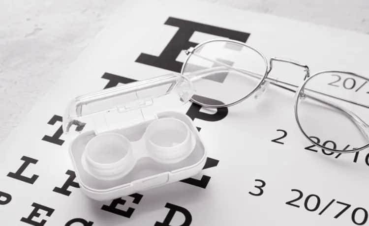 Czy w soczewkach można płakać? Poznaj wpływ łez na komfort widzenia