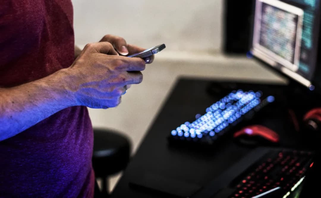 Czym jest tryb automatyczny w grach na platformach rozrywkowych online?