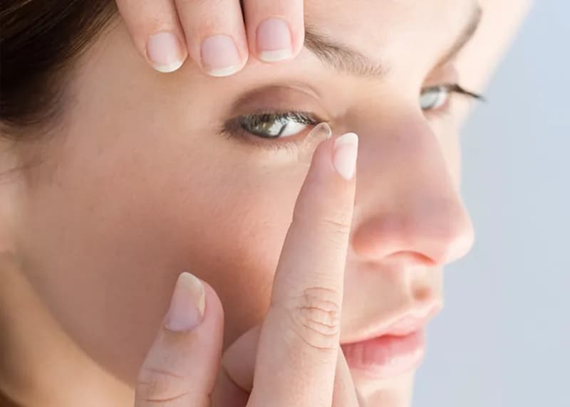 Czy soczewka może wpaść za oko? Poznaj prawdę i zasady bezpieczeństwa