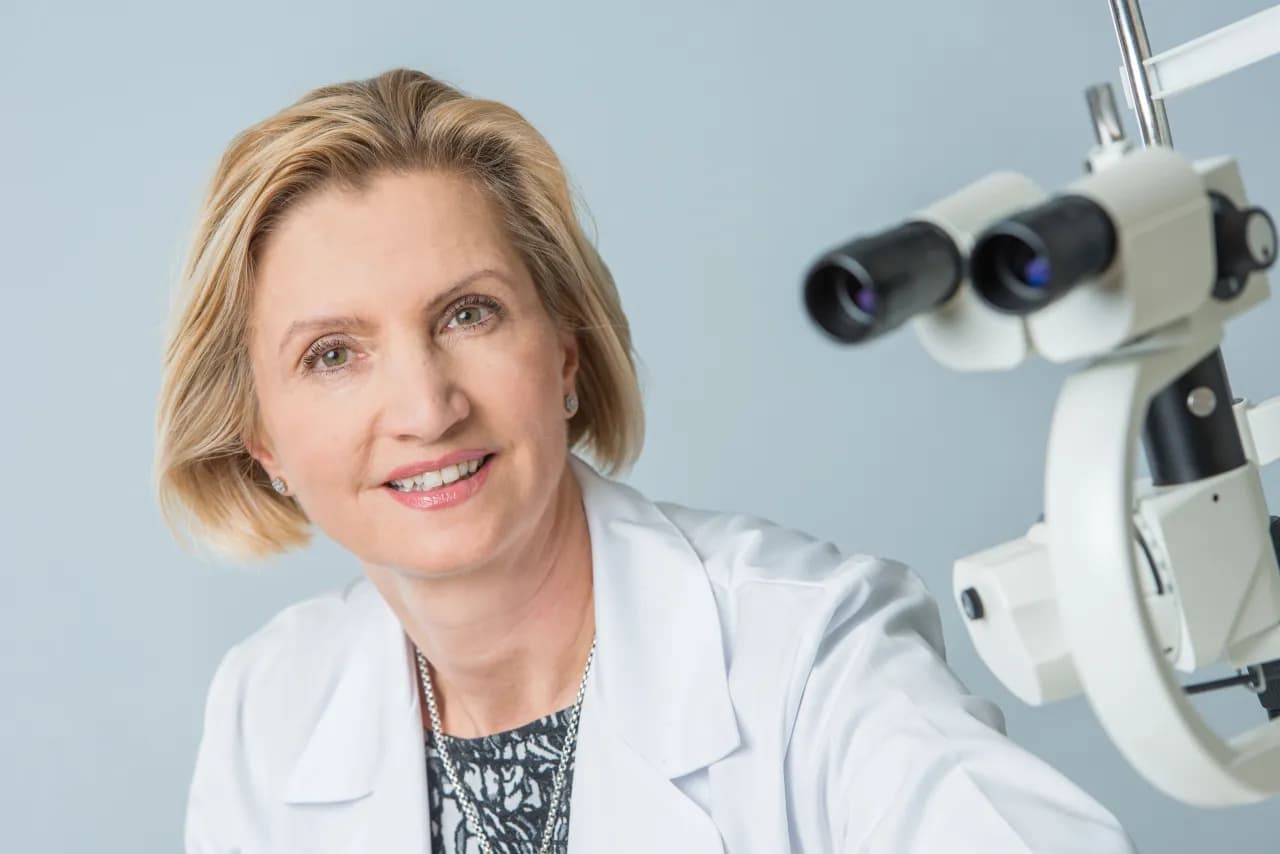 Od czego robi się zez? Poznaj przyczyny i jak ich unikać