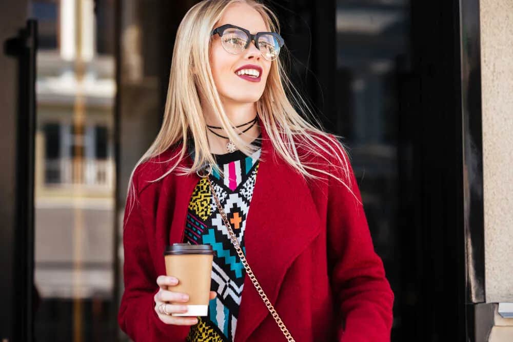 Jakie oprawki okularów odmładzają? Odkryj sekrety młodzieńczego wyglądu