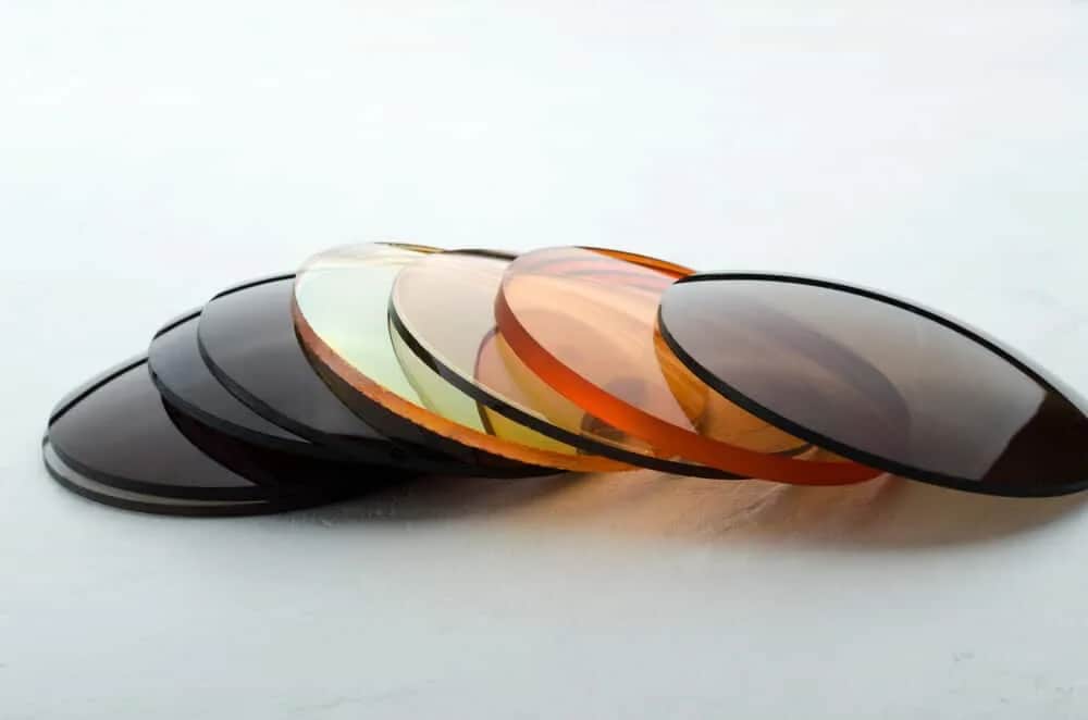 Fotochromy szare czy brązowe - co wybrać dla lepszej ochrony?